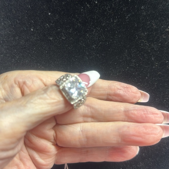 Very large, sparkling CZ stone 5 carat ring 925 Sterling silver band size 8 - Picture 4 of 4